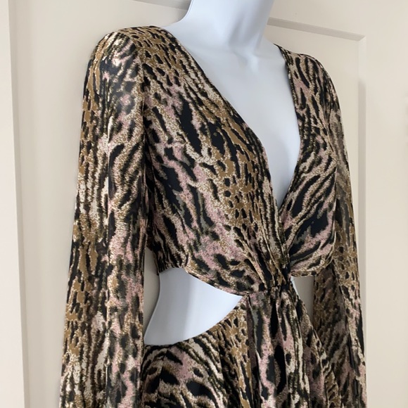 LAST CALL —> NWOT 🌟 Leopard Print Cutout Dress - Picture 2 of 5